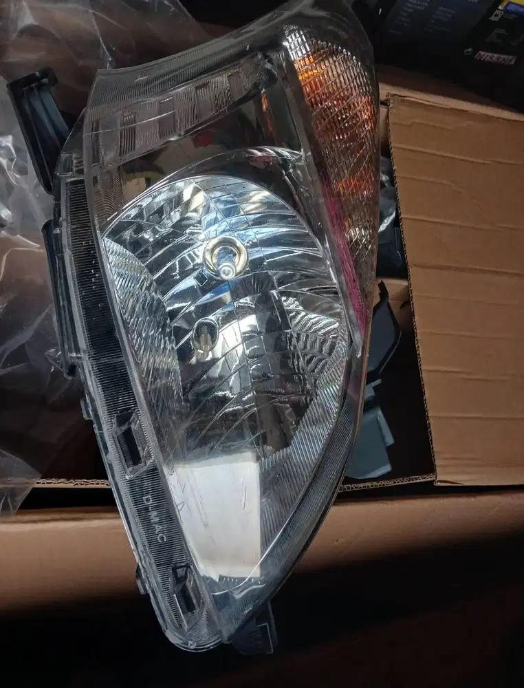 Headlam lampu avanza 2014