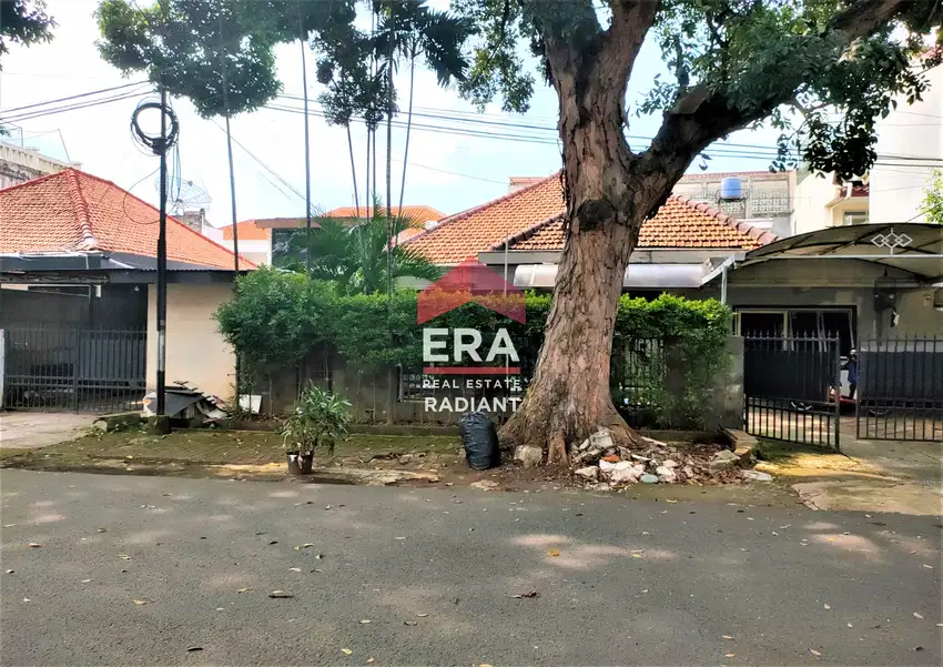 Dijual Rumah Luas Menarik dekat Pusat Kota di Lamandau Kebayoran Baru