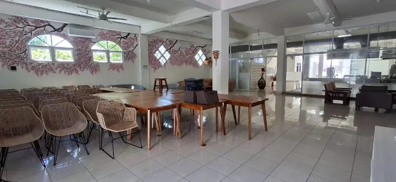 Disewakan tempat usaha ex resto semi furnished  di Renon