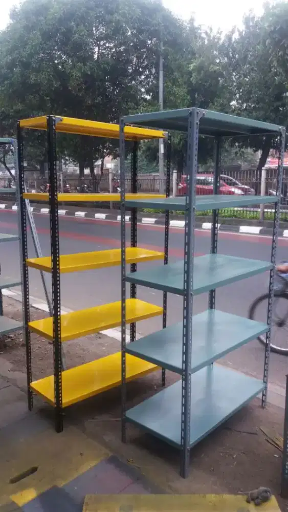 Rak besi penyimpanan file