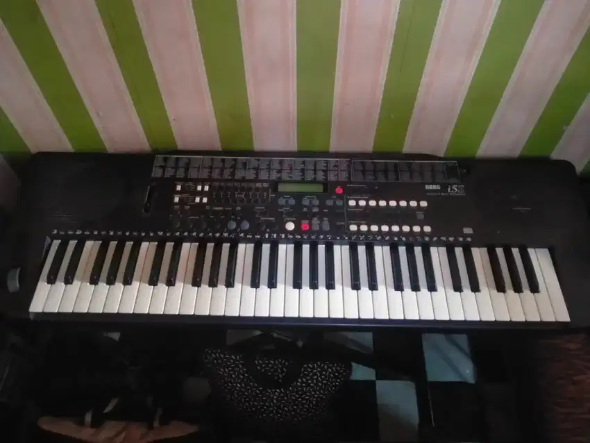 Keyboard KORG i5s