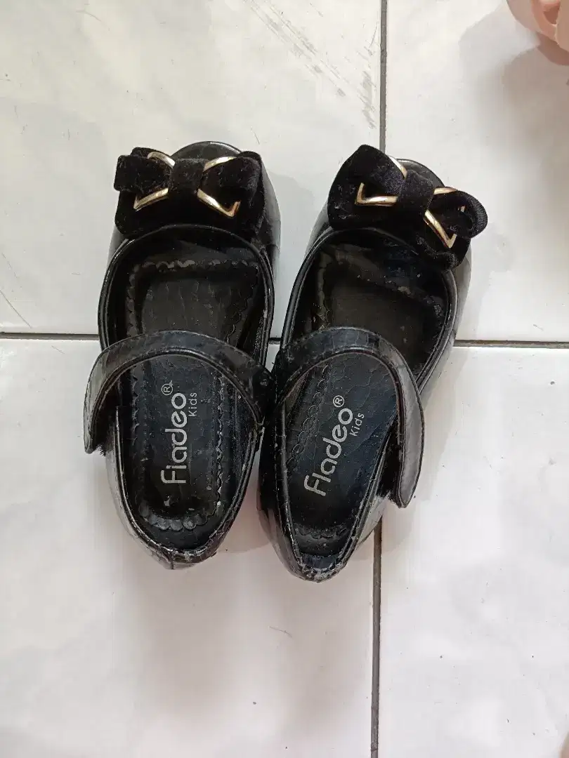 Sepatu anak merek Fladeo