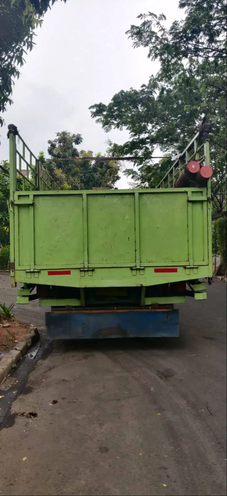 BU JUAL HINO LOHAN FL 235 TI  10 BAN MULUS THN 2011 BAK TERBUKA