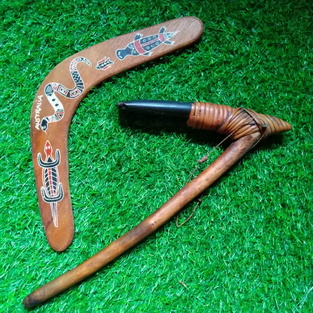 Pajangan unik bumerang dan pacul suku aborigin asli australia