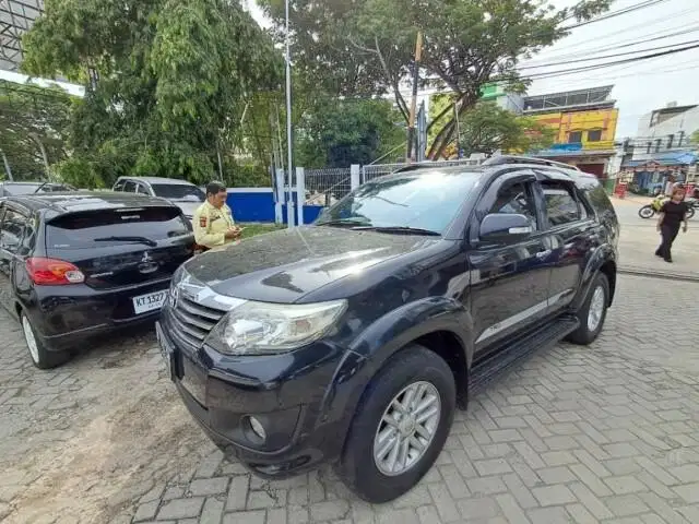 Toyota Fortuner 2.7 G Luxury Bensin-AT 2012