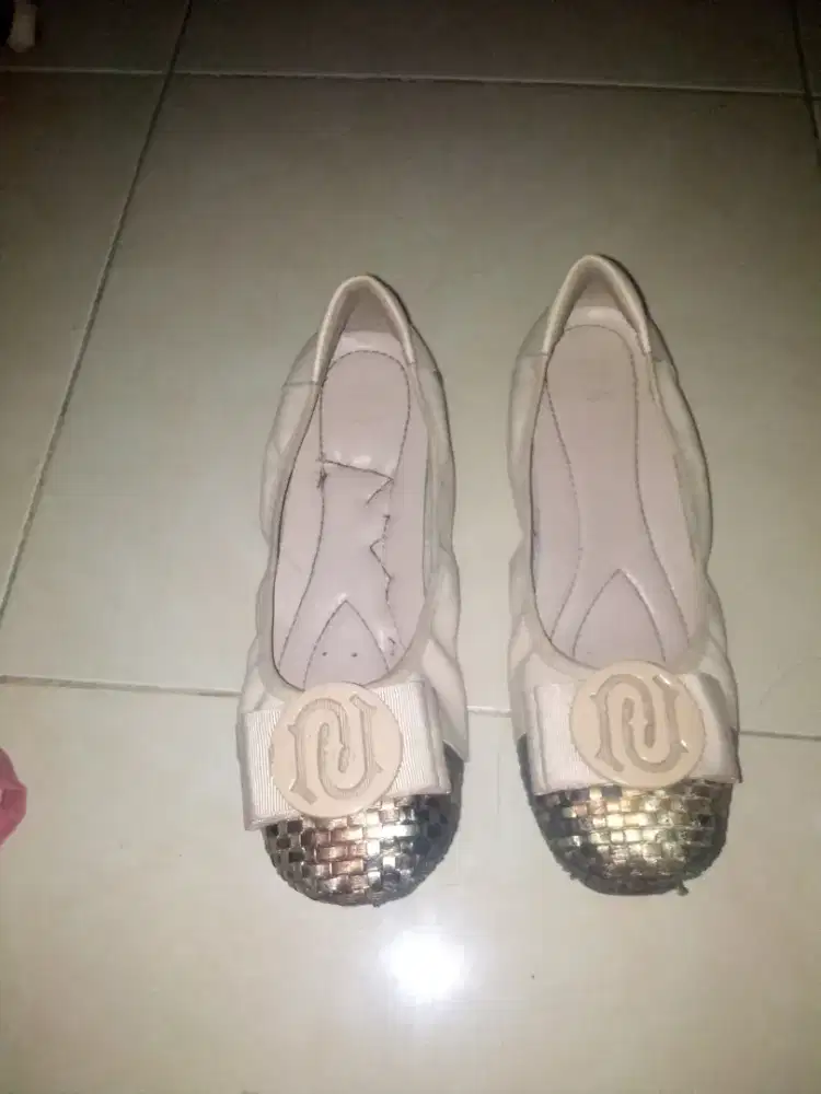 Sepatu  flat  kulit