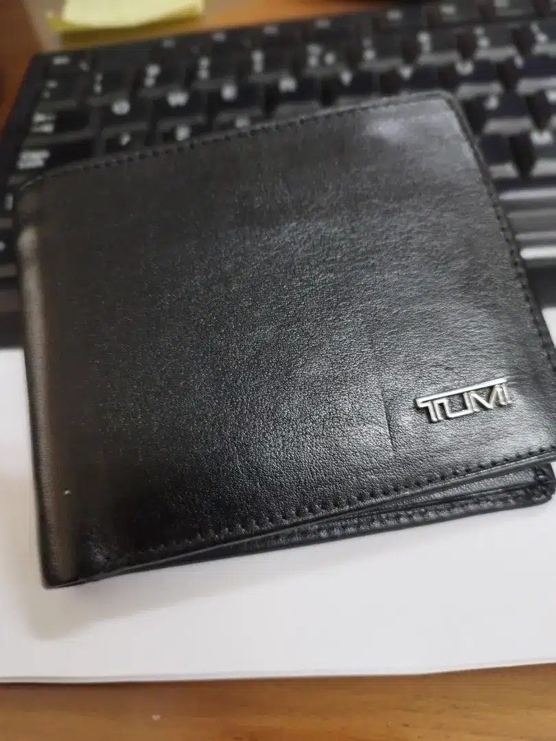 dompet pria kulit hitam tumi second murah