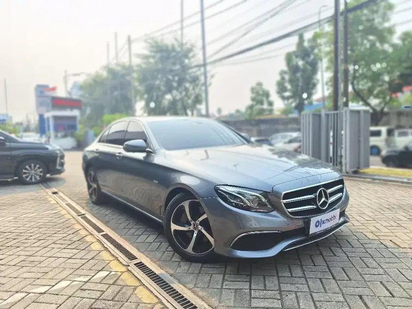 Mercedes-Benz E300 2.0 amg line bensin 2019 Abu Abu