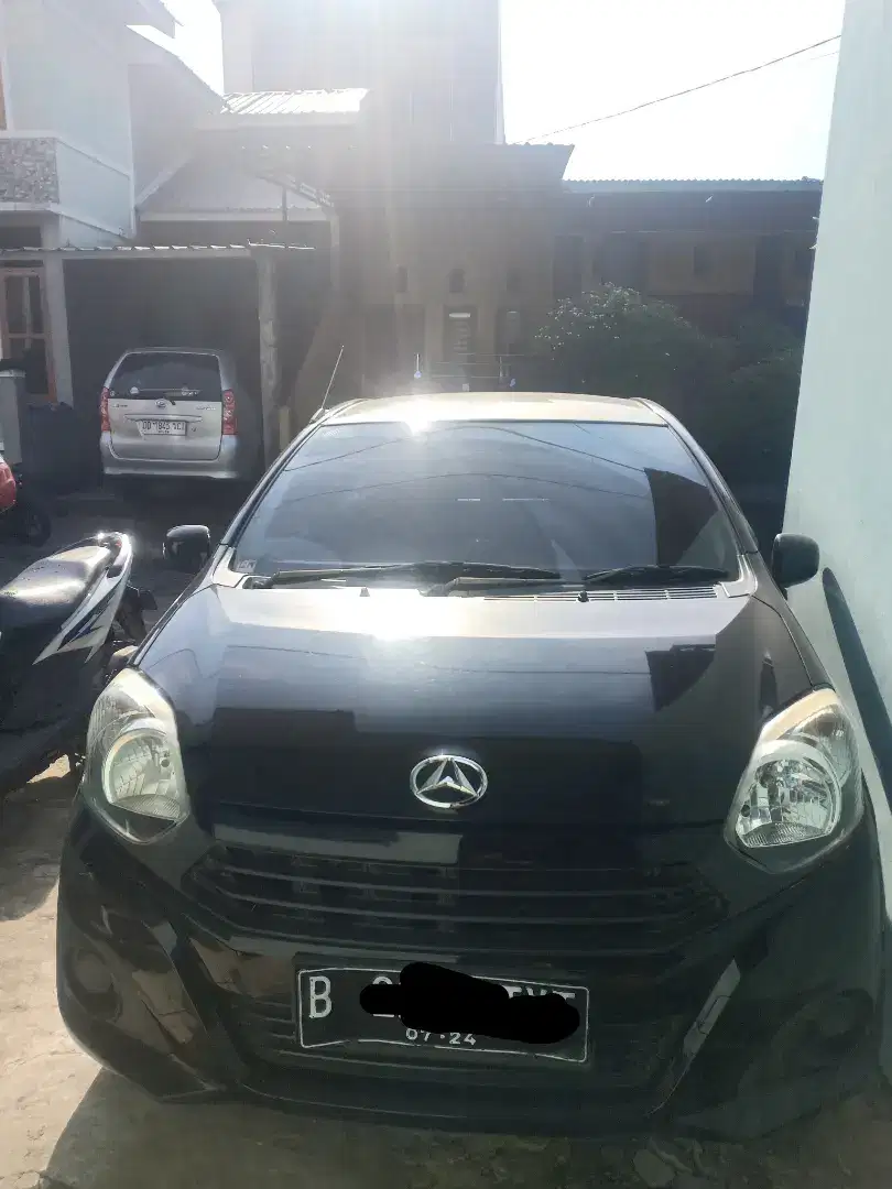 Daihatsu AYLA type M manual hitam 2018