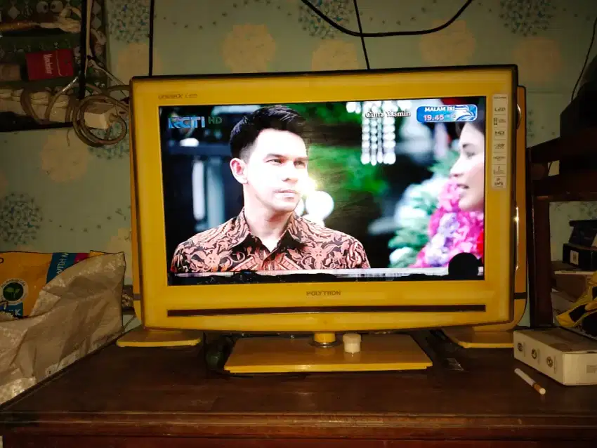 Dijual TV polytron 24 inch dual speaker