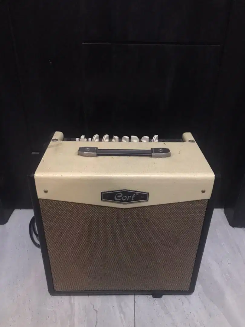 Amplifier Cort CM30R