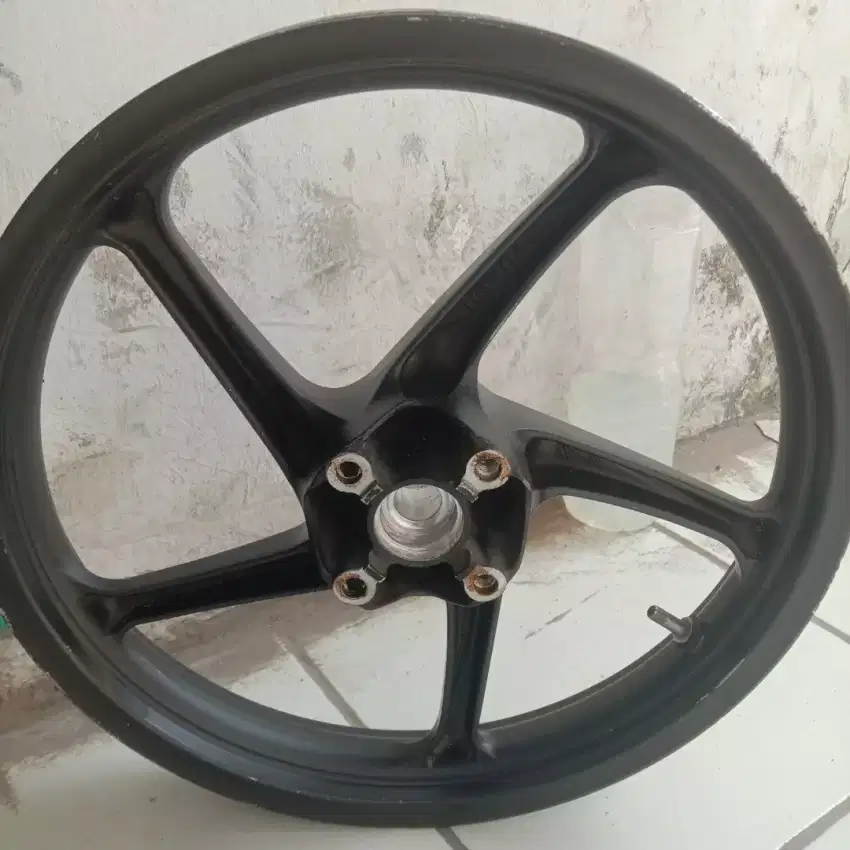 Velg motor Beat depan