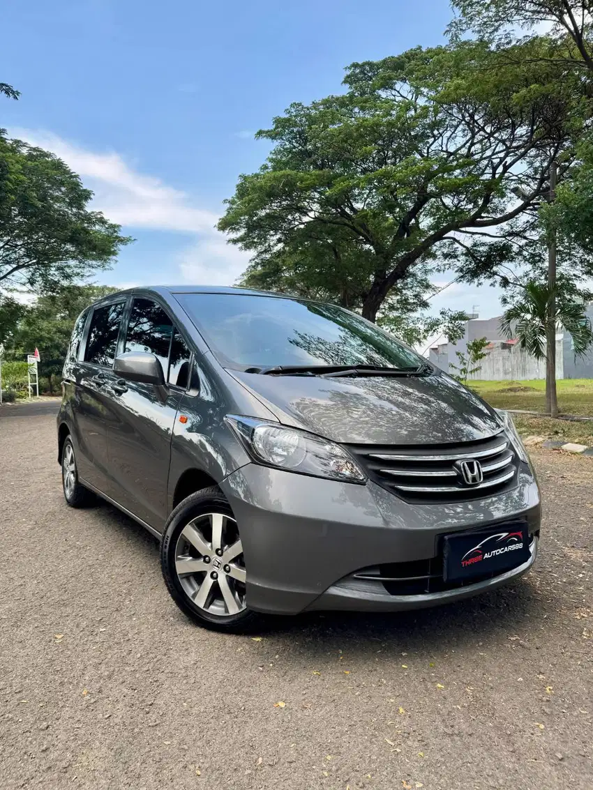 Honda Freed E PSD 2010 Automatic Warna Abu Abu Modern Steel