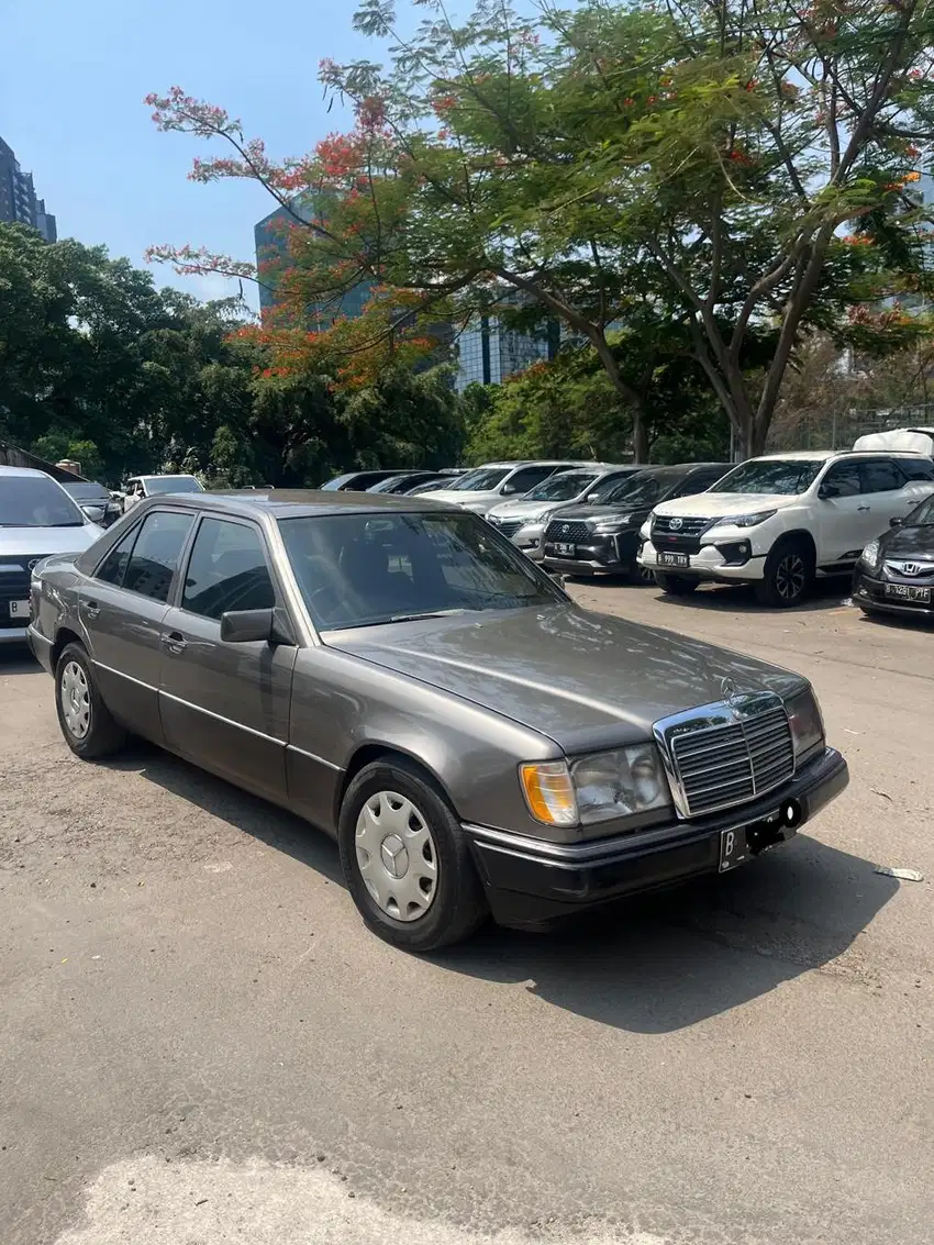 Dijual Mercy Boxer w124 e230 AT thn 90 - Mercedes-benz