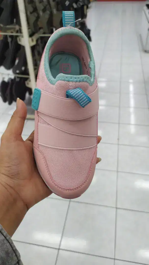 Sepatu sneaker bata