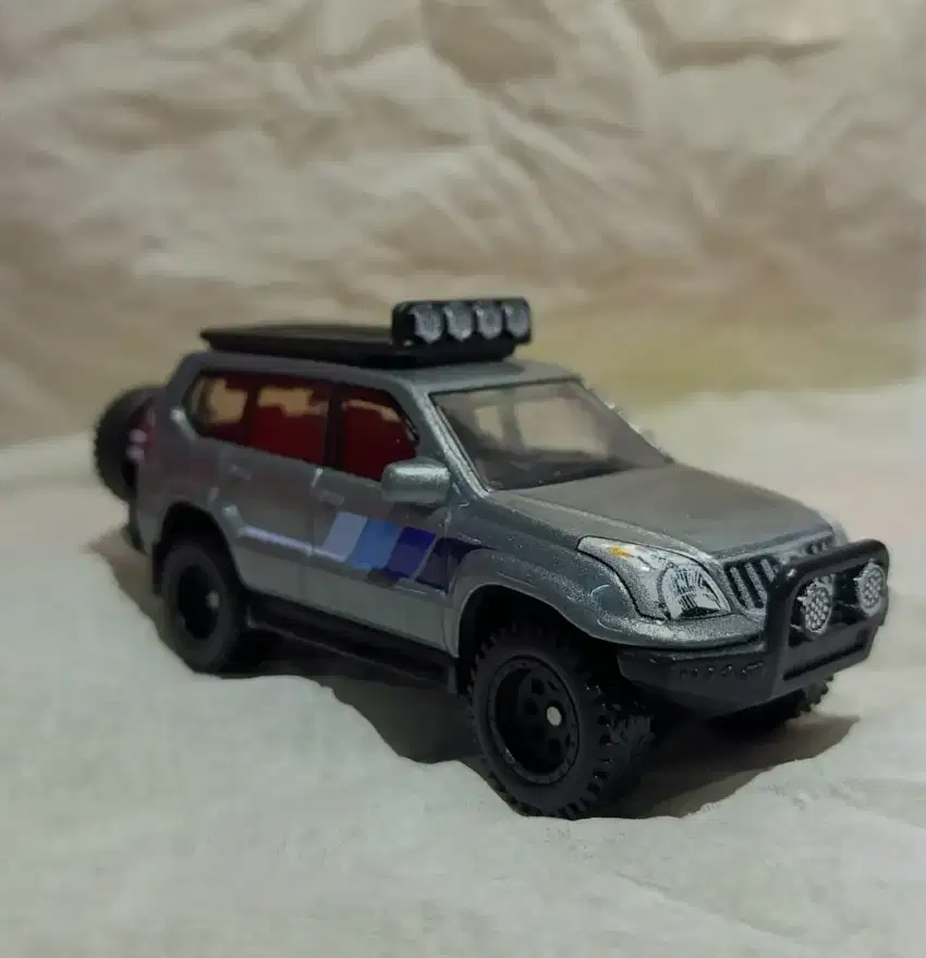 hotwheels premium landcruiser prado ban karet