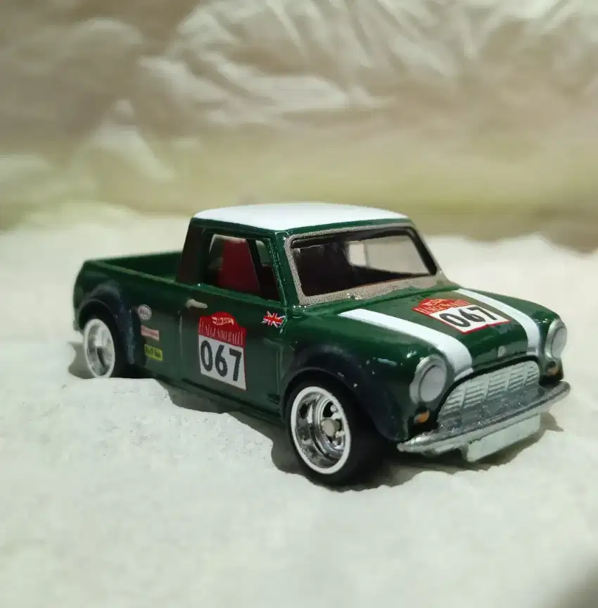 hotwheels premium austin mini pickup karet