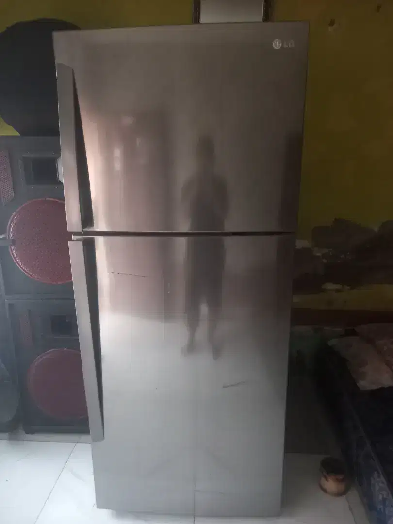 Di jual kulkas LG dua pintu besar