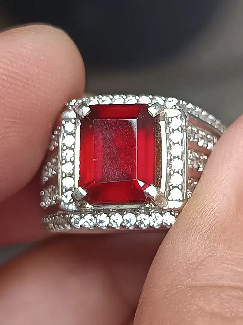 Batu red garnet Srilanka 4.13 crat ring perak memo WGL top kristal