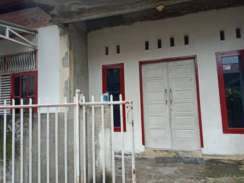 Di kontrakan rumah di perumnas belimbing