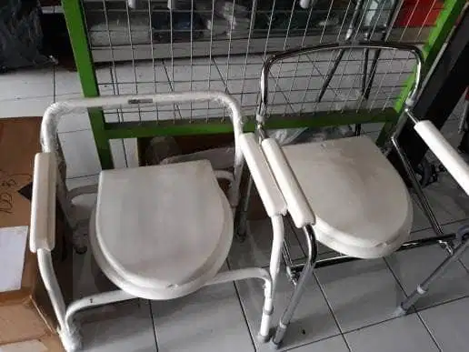 Kursi BAB /commode bab onemed 810