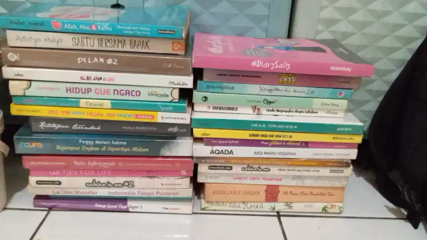 Di cari buku lama/ bekas