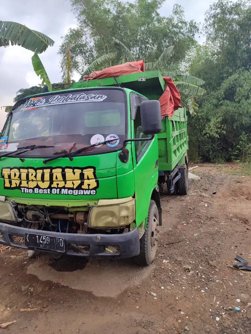 Dump truk siap kerja