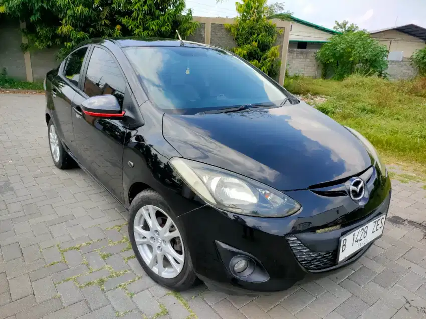 Matic / Mazda 2 R sedan matic 2010