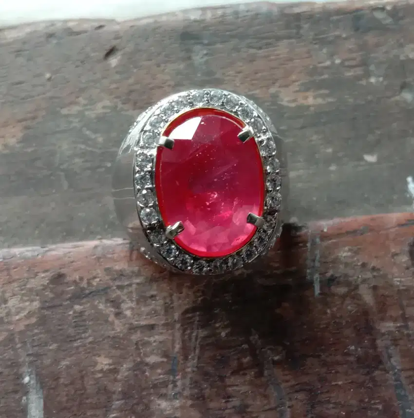 Batu Permata Ruby