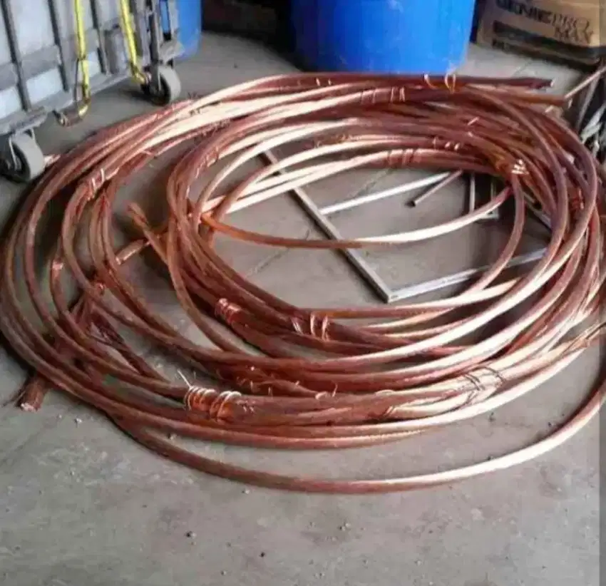 Rombeng jual beli segala macam logam bekas siap tampung