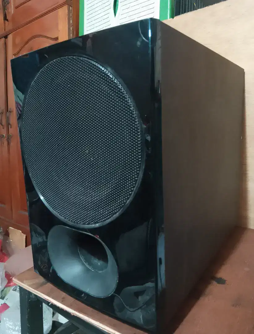 Subwoofer LG 8 in, big power, full ori, box utuh, bass reflex