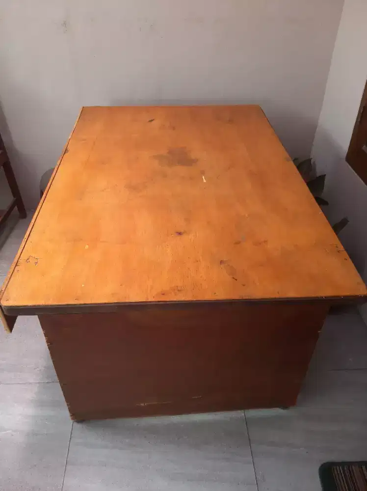 Meja serbaguna minimalis