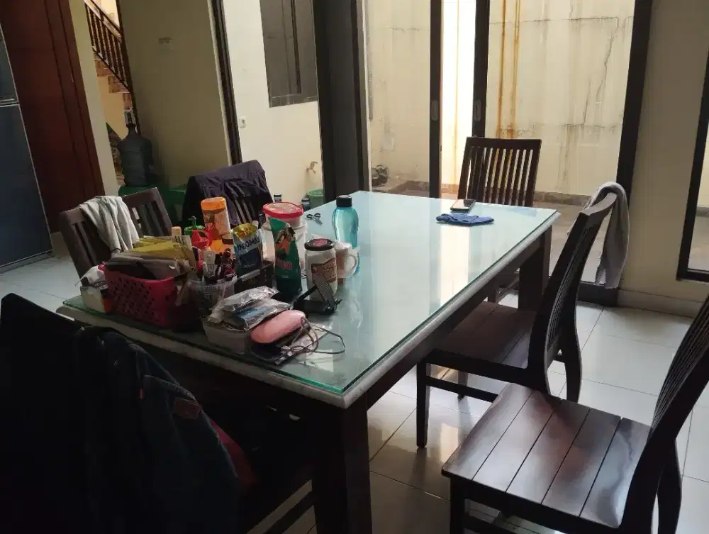 Meja makan jati marmer