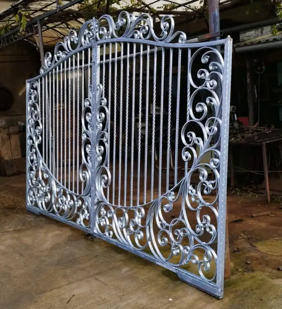 Pagar besi mako urip motif