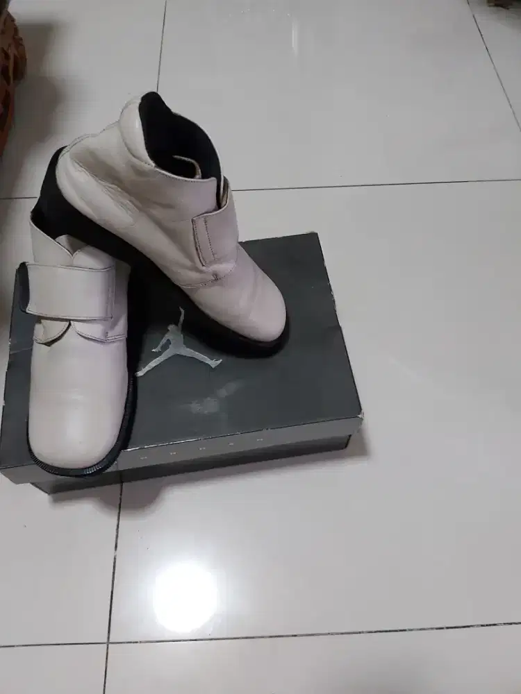 Sepatu boot rendah wanita