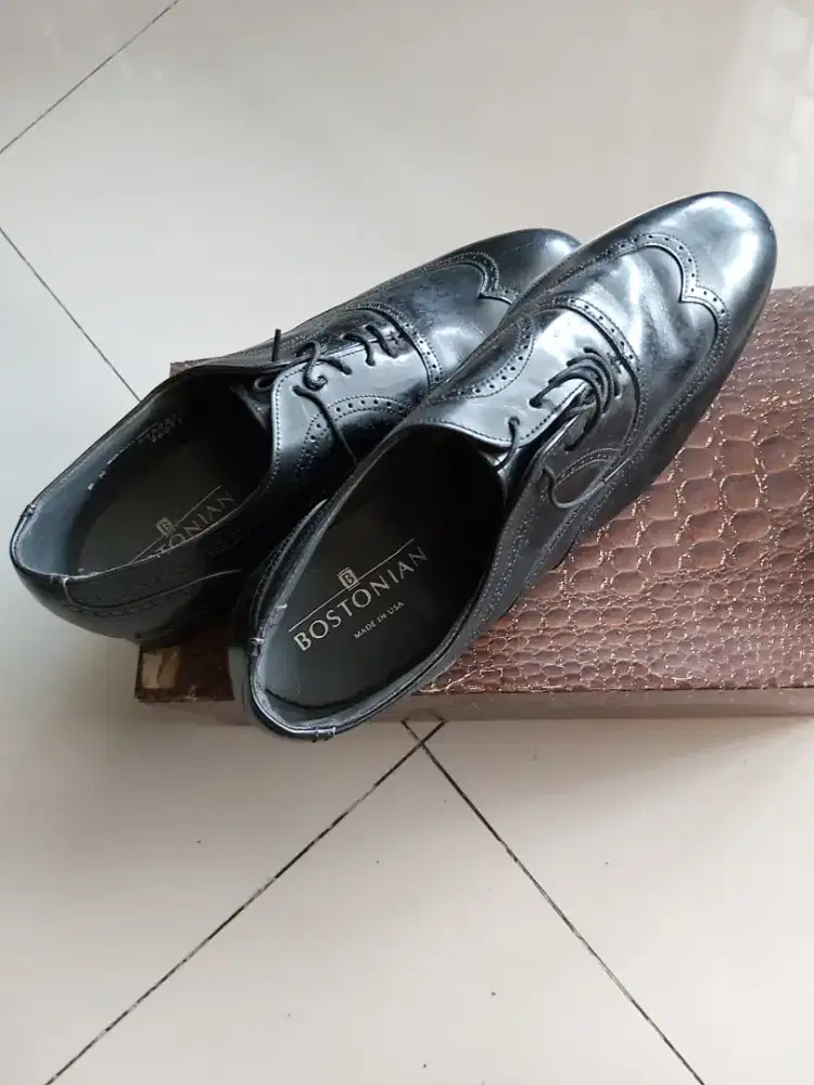 Sepatu laki Bostonian