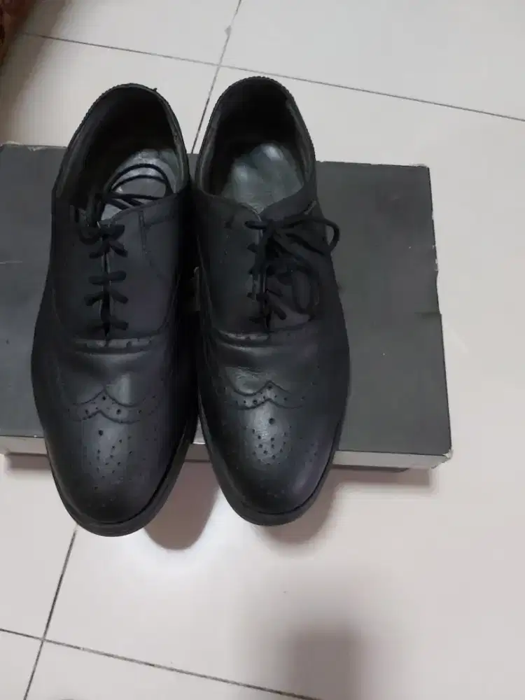 Sepatu sefty Red Wina