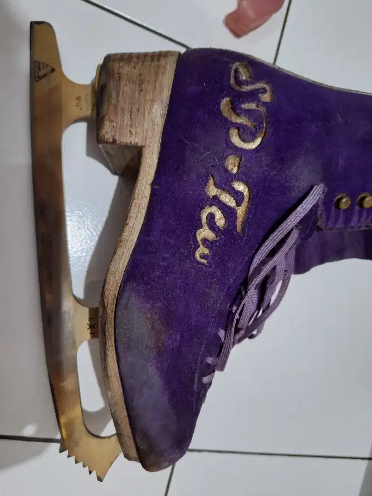 Blade figure ice skating. Ultima gold