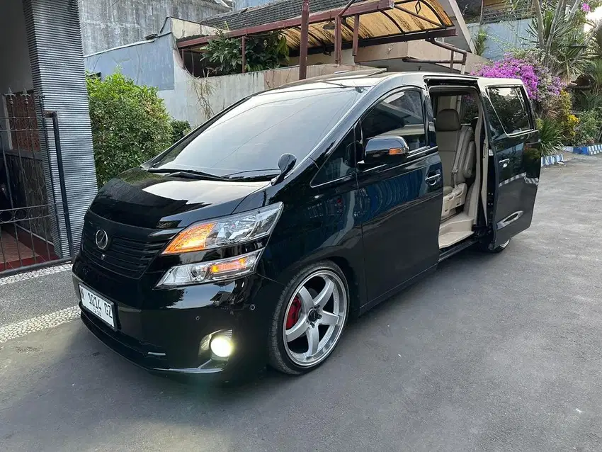 Vellfire V 2010 Istimewa