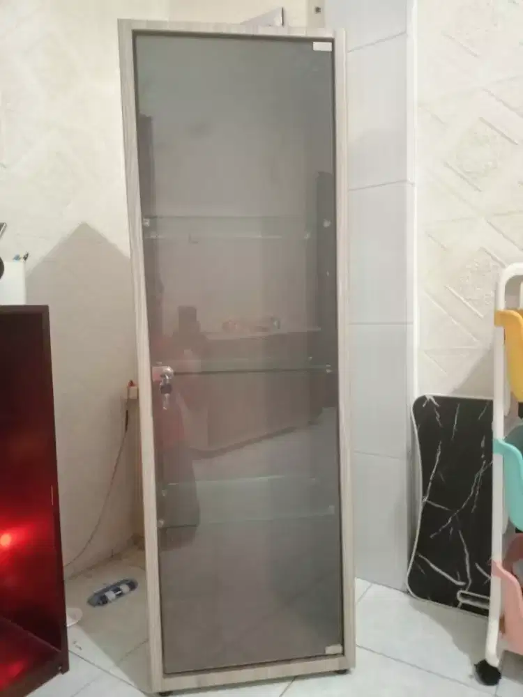 Lemari Kaca 1 pintu 4 tingkat