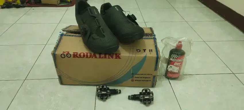 Sepatu shimano dan pedal shimano + bonus