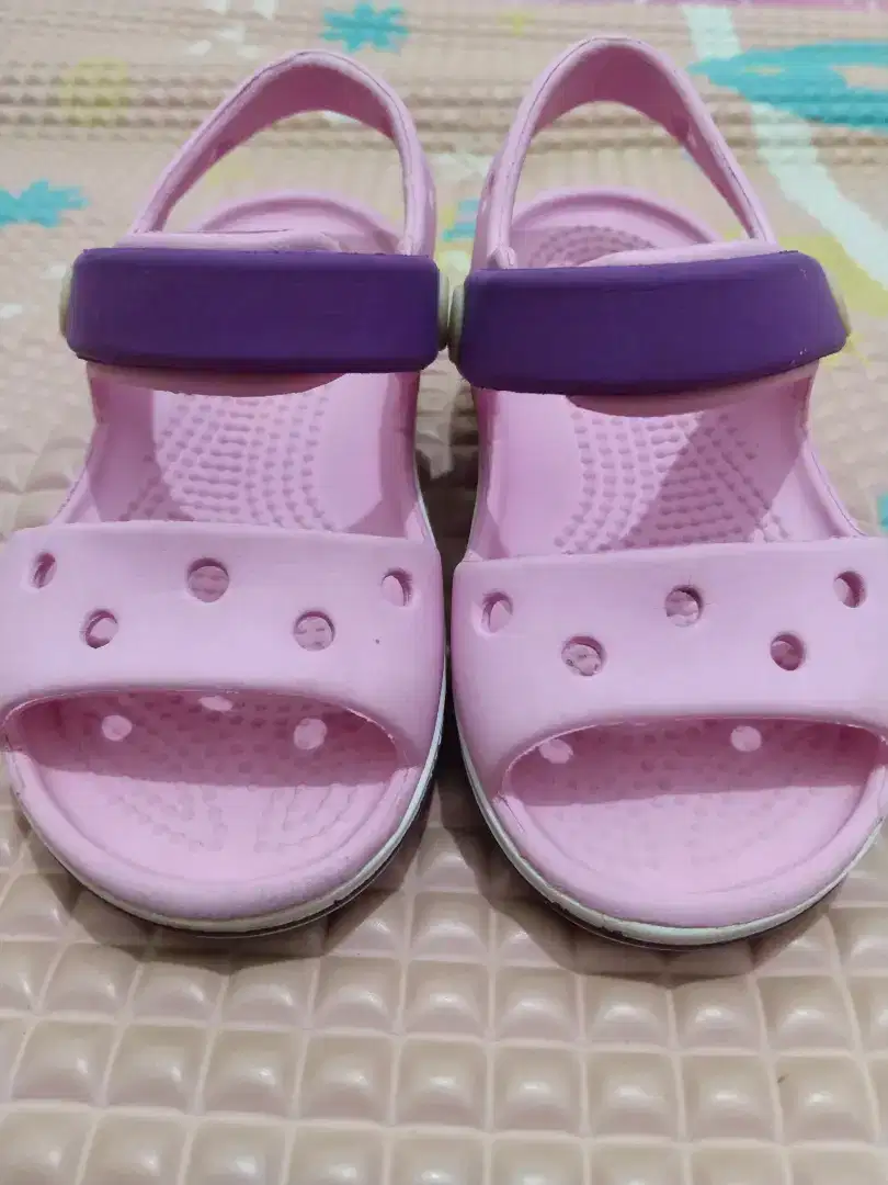 Sendal Crocs Baby Pink