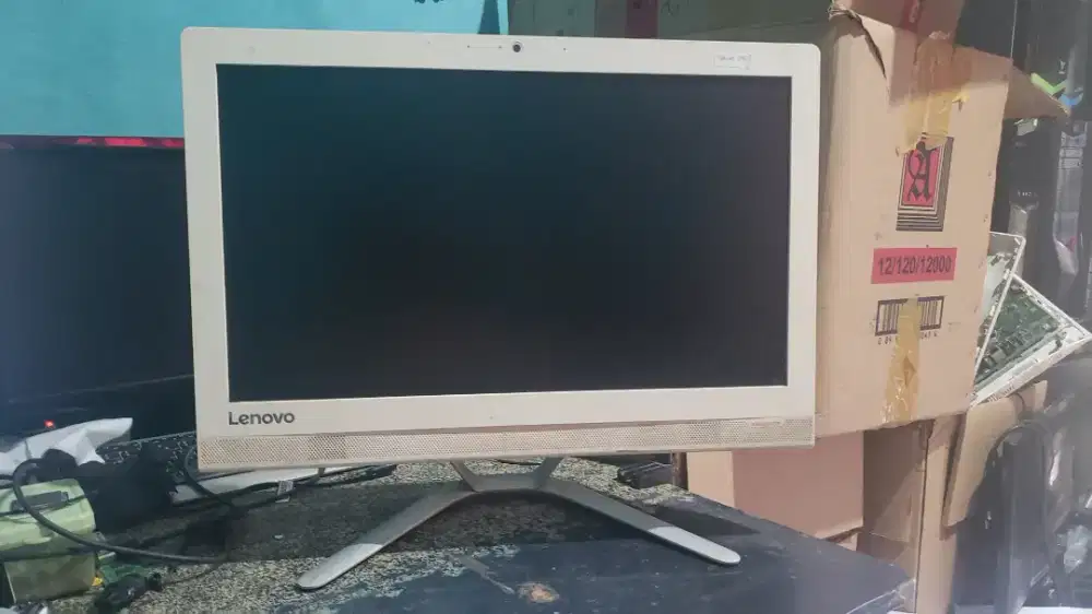 KOMPUTER PC AIO LENOVO 300