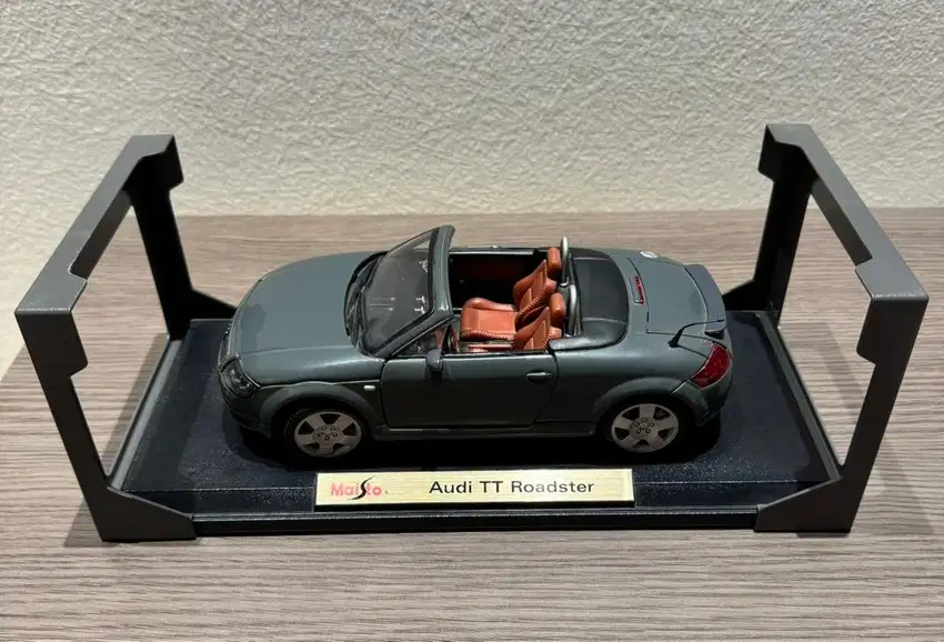 Die cast pajangan audi