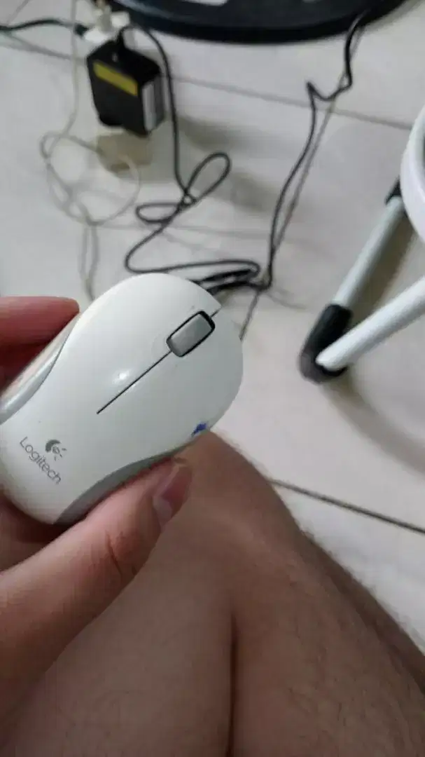 mouse logitch putih