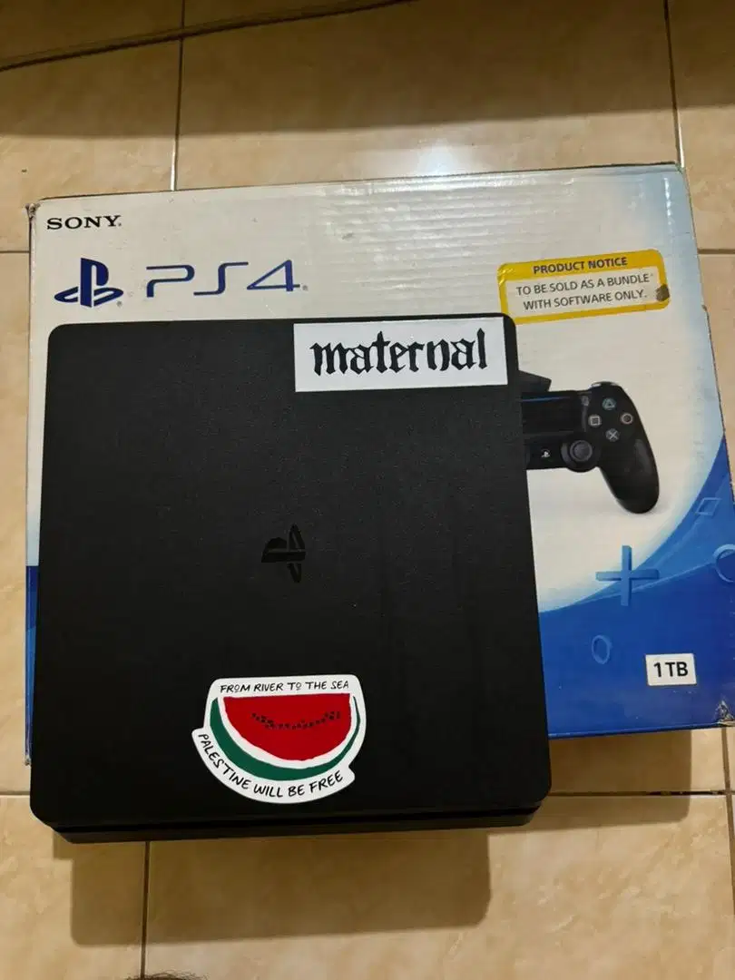 PLAYSTATION 4 SLIM 1 TB