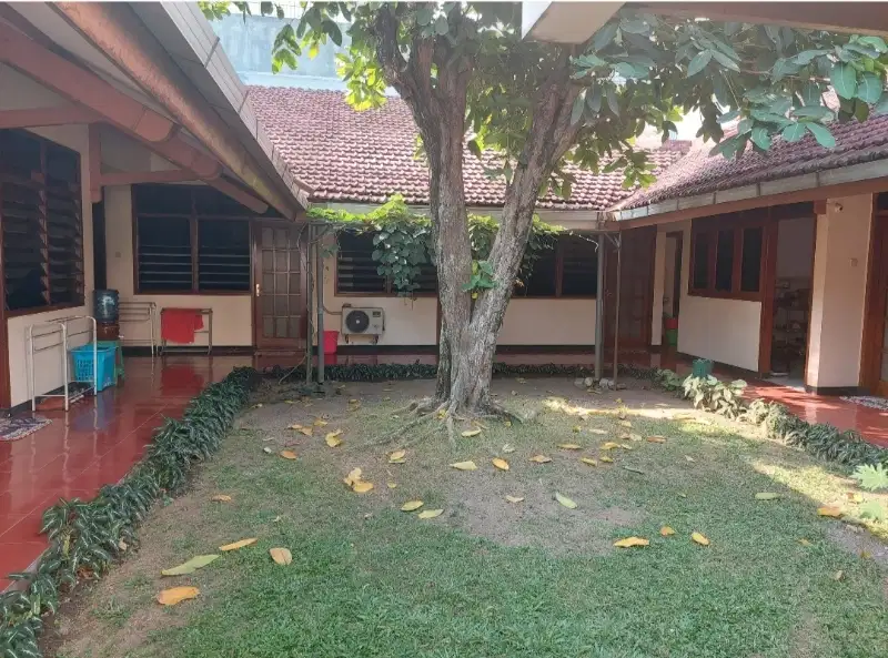 Dijual rumah kost plus rumah induk