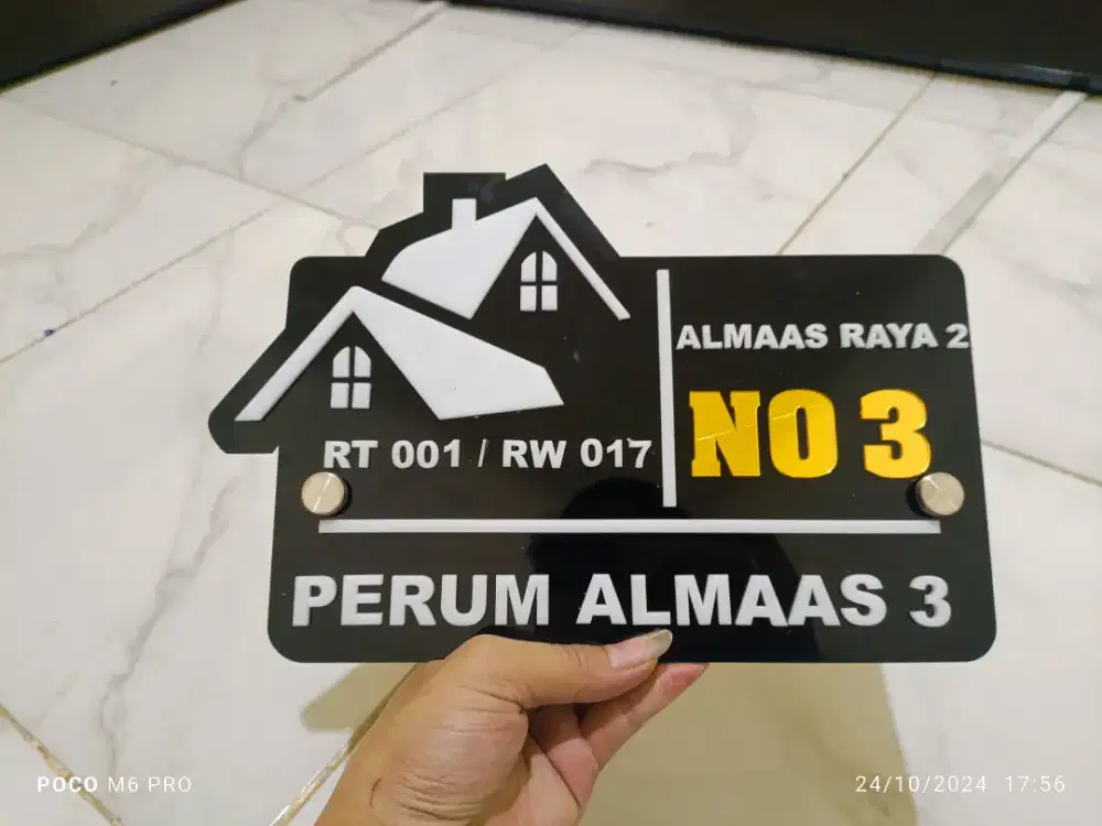 Nomor rumah akrilik
