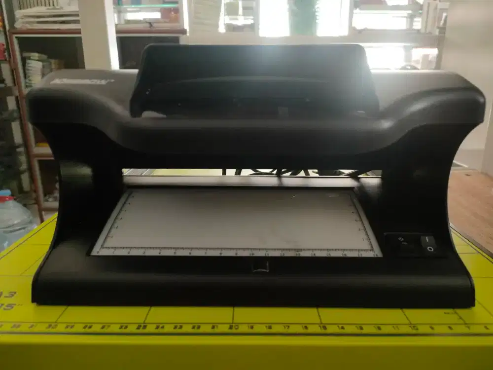 Alat pendeteksi uang palsu merk KRISBOW