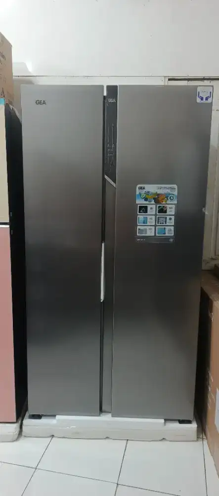 Kulkas SBS Gea 472 liter, inox